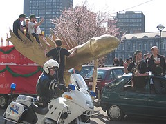 Фаллос на крыльях