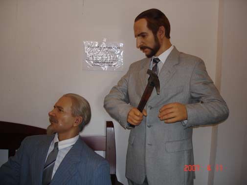 тов. Меркадер с ледорубом